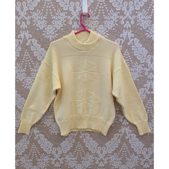 LIDO SPORTS Ladies Vintage NWOT Pale Light Yellow 100% Wool Sweater Medium - Picture 1 of 6